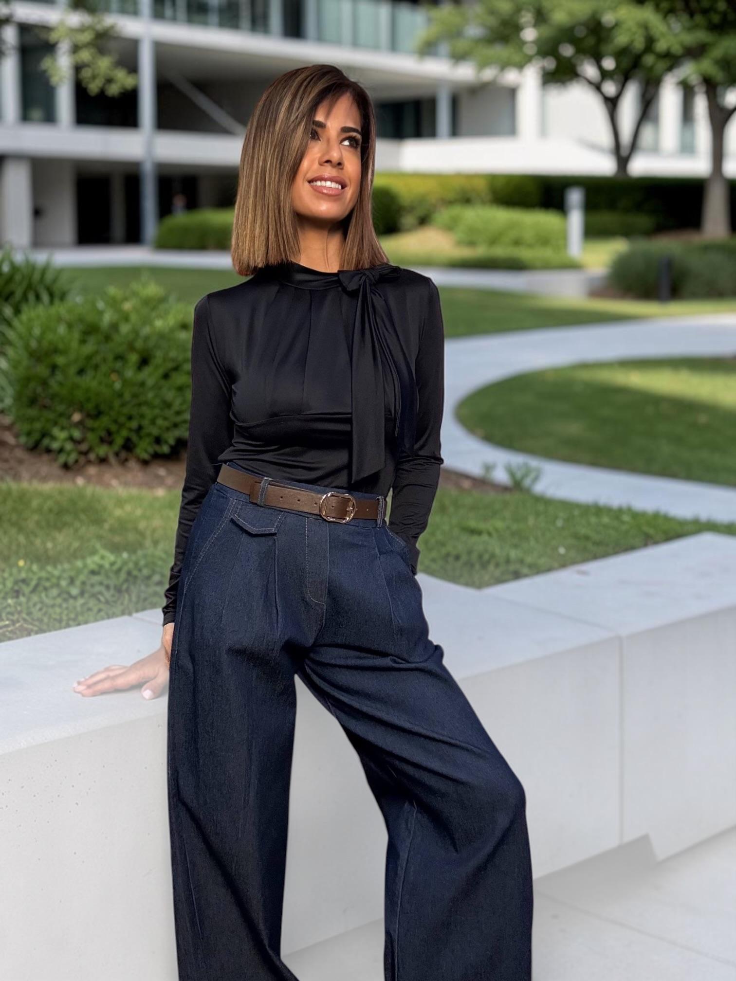 PANTALÓN TEJANO OSCURO PLIEGUES
