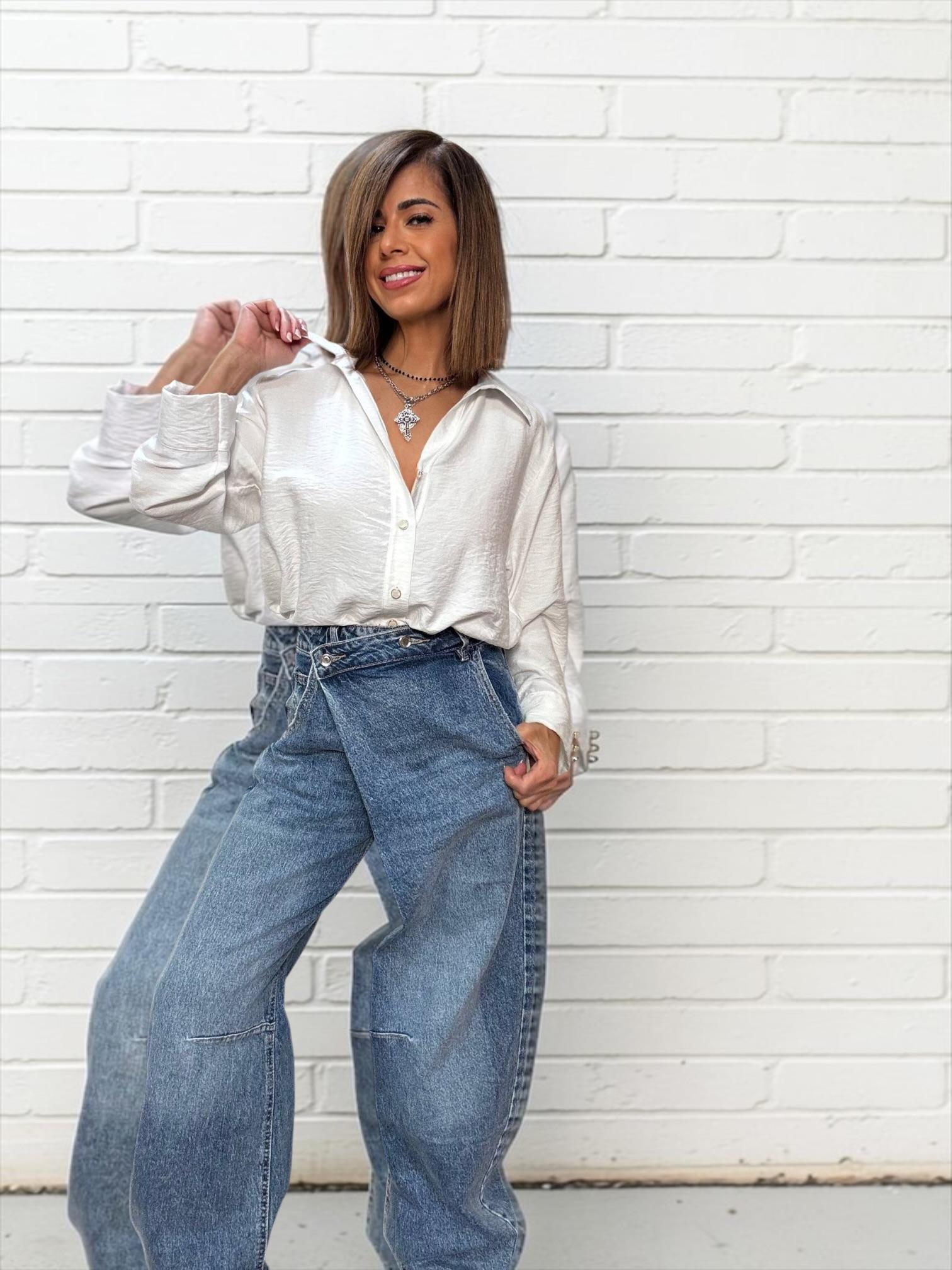 PANTALON BARREL BOTON DESPLAZADO