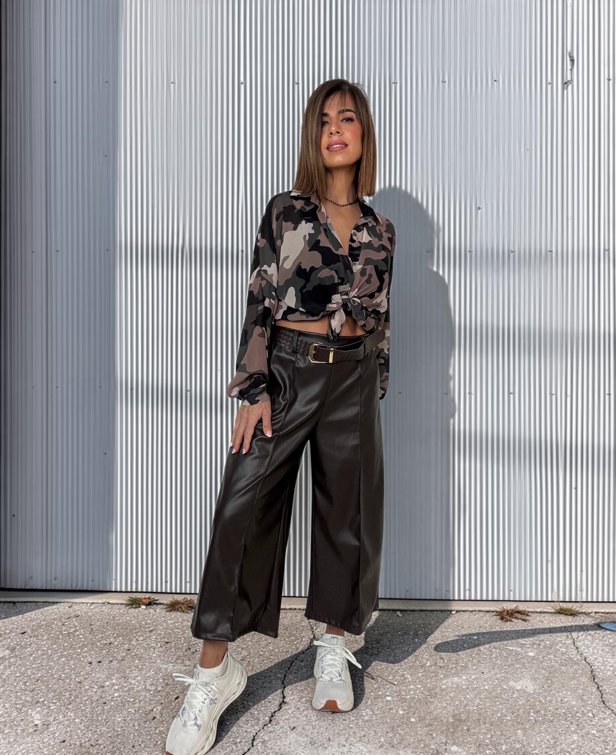PANTALON BAJO RODILLA POLI PIEL RECTO